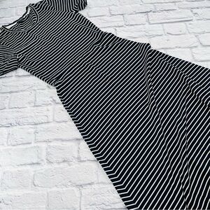 Club Monaco Black and White Striped Maxi Dress Medium Short Sleeve Summer Style